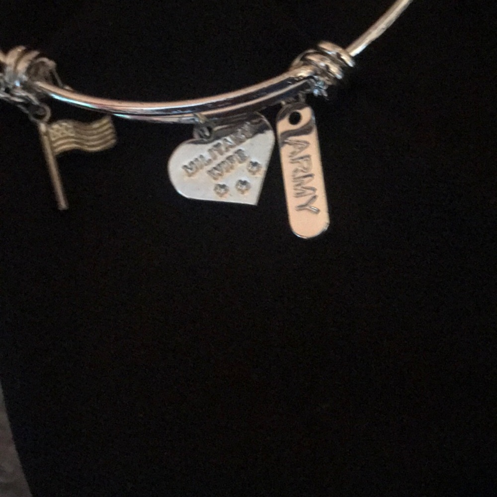 Ashley Bridget bracelet charm - Picture 6 of 8